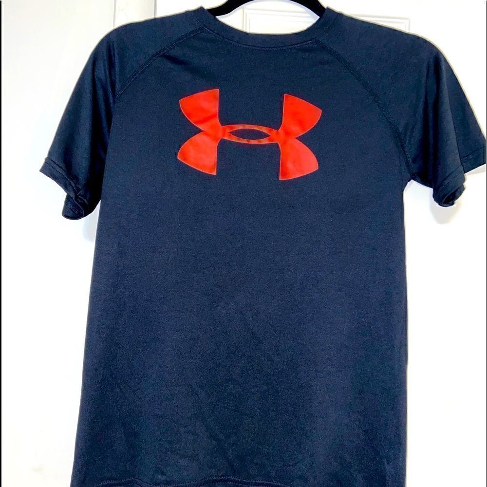 Under armour heat gear loose style shirt